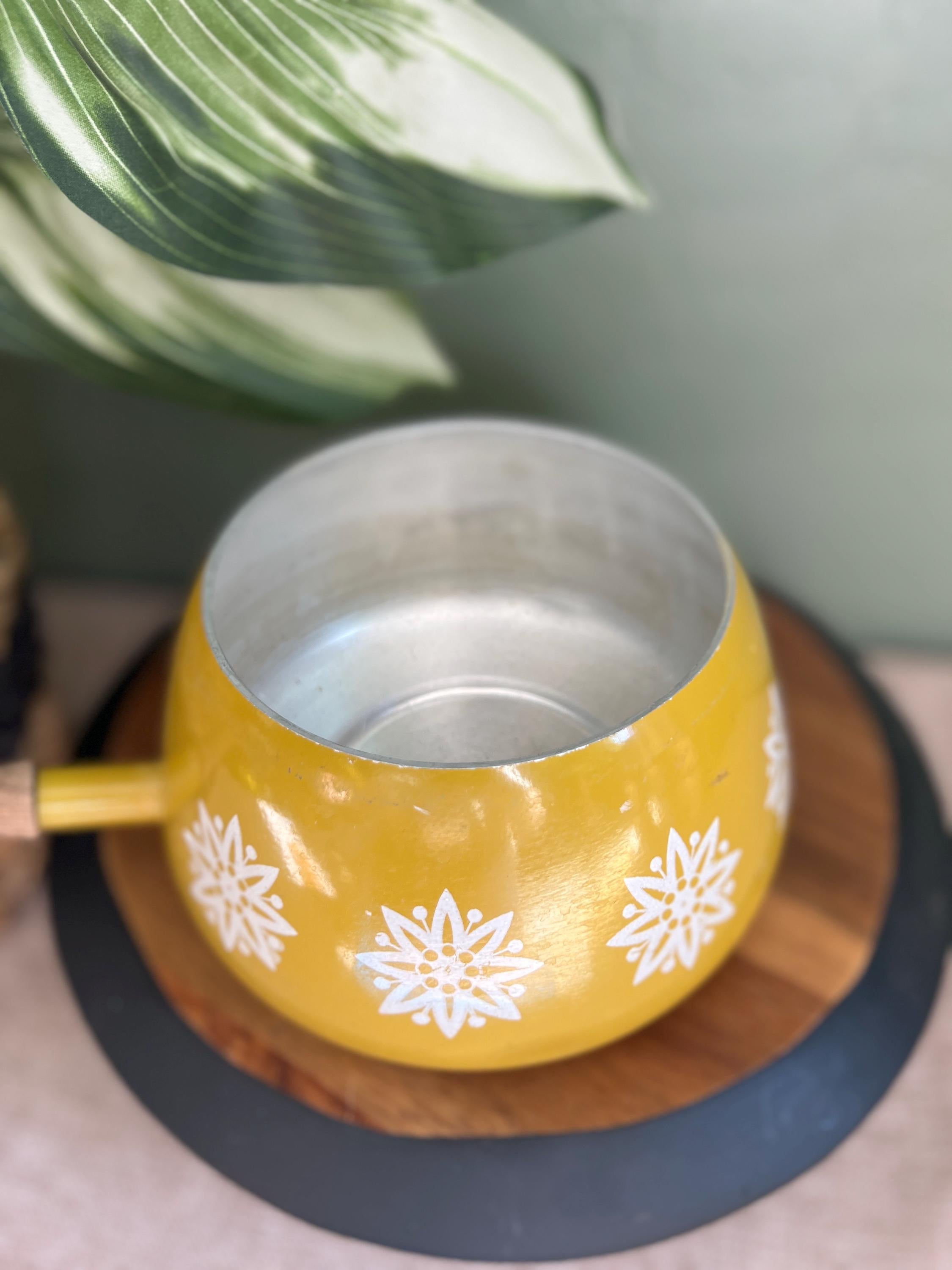 Vintage fondue pot Daisy gold yellow
