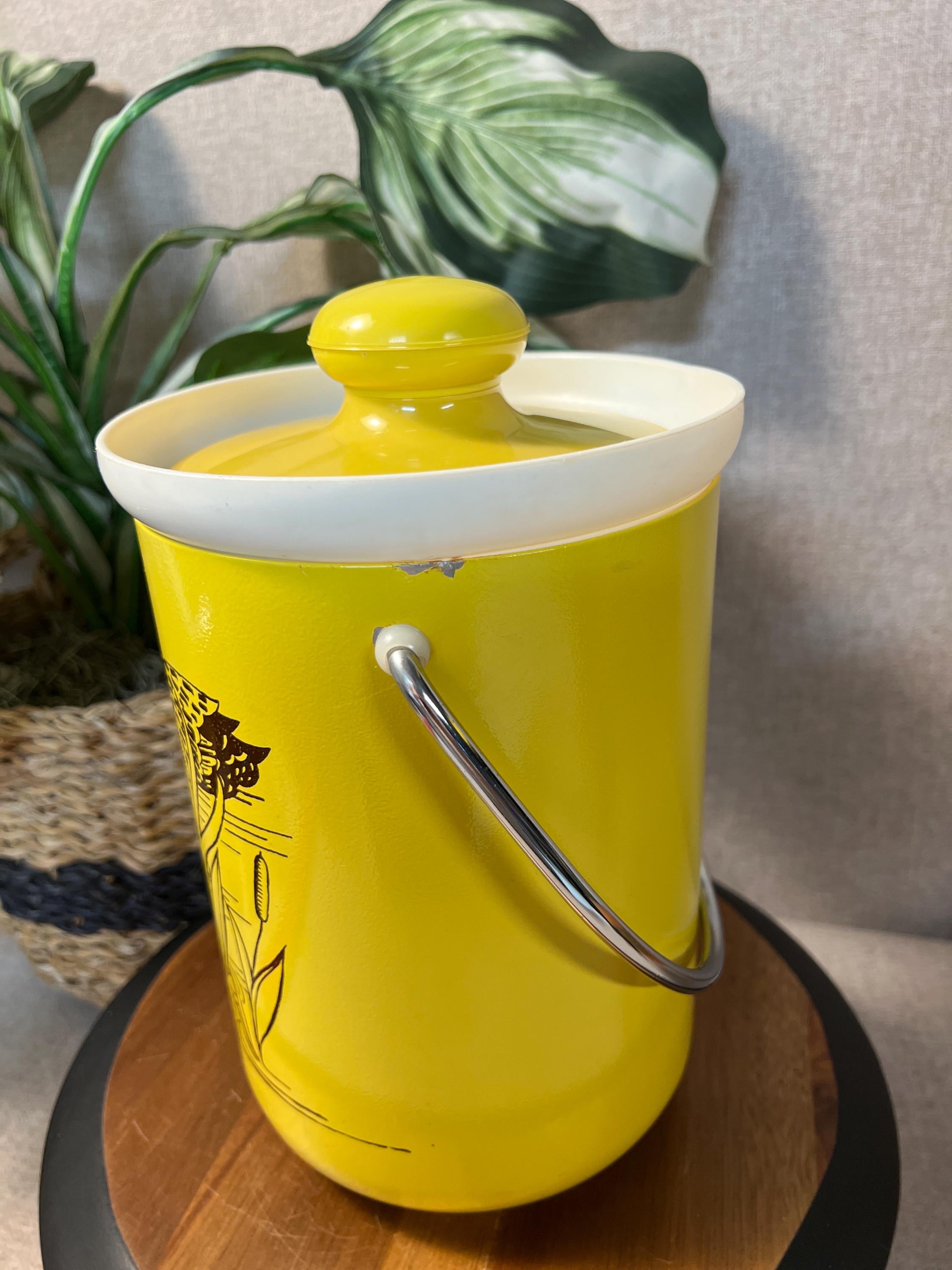 Kromex Handle Duck Ice Bucket With Lid Plastic Made In USA Vintage 60's