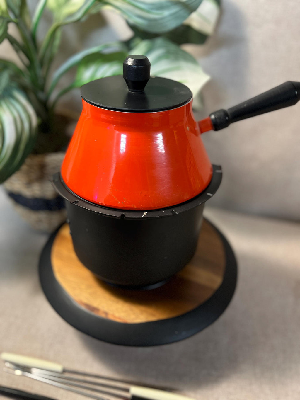 Vintage Retro 70s Japan Orange Enamel Aluminum Fondue Pot 6 Forks