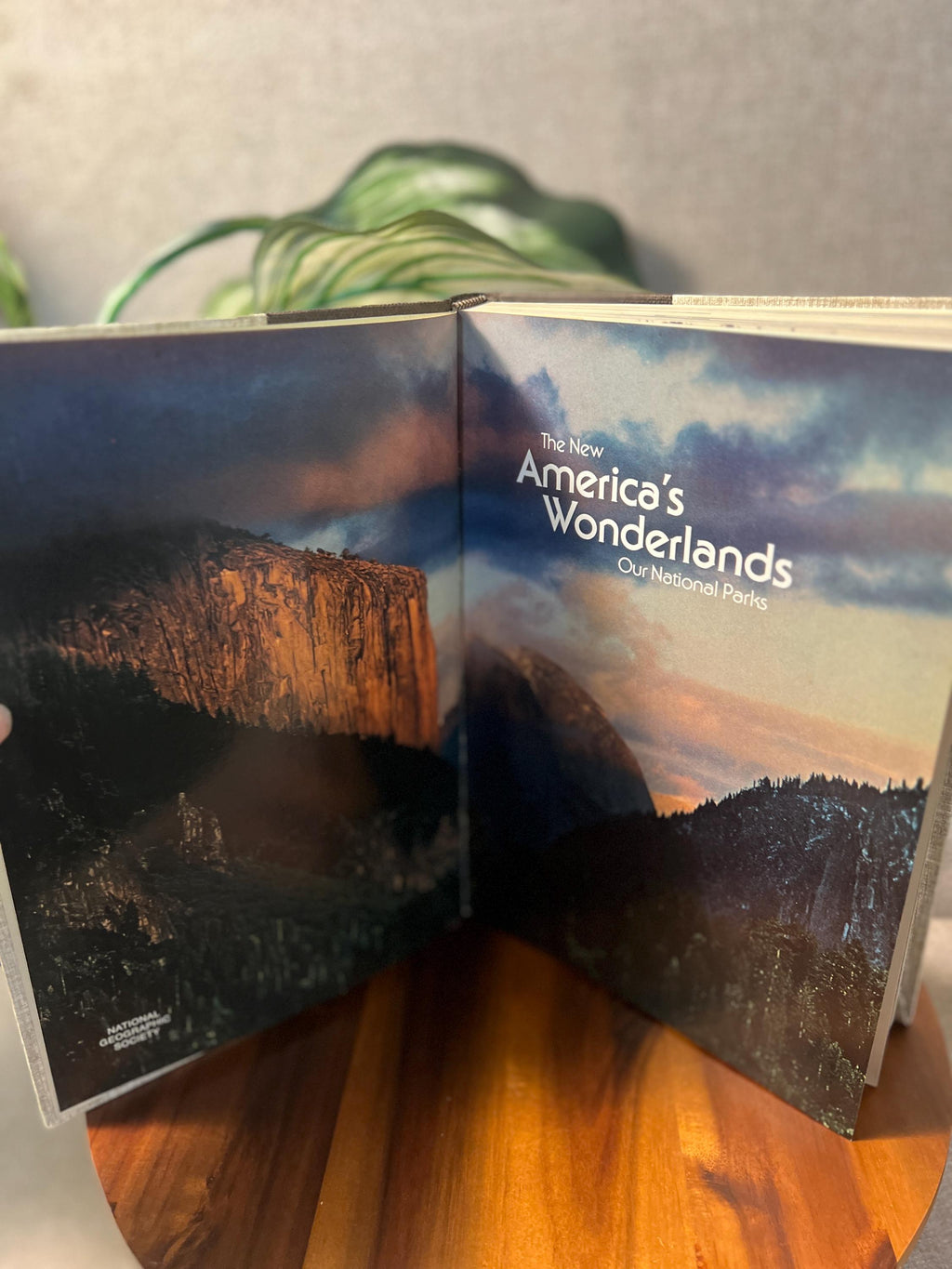 The New America's Wonderlands Our National Parks National Geographic 1975 w/ Map
