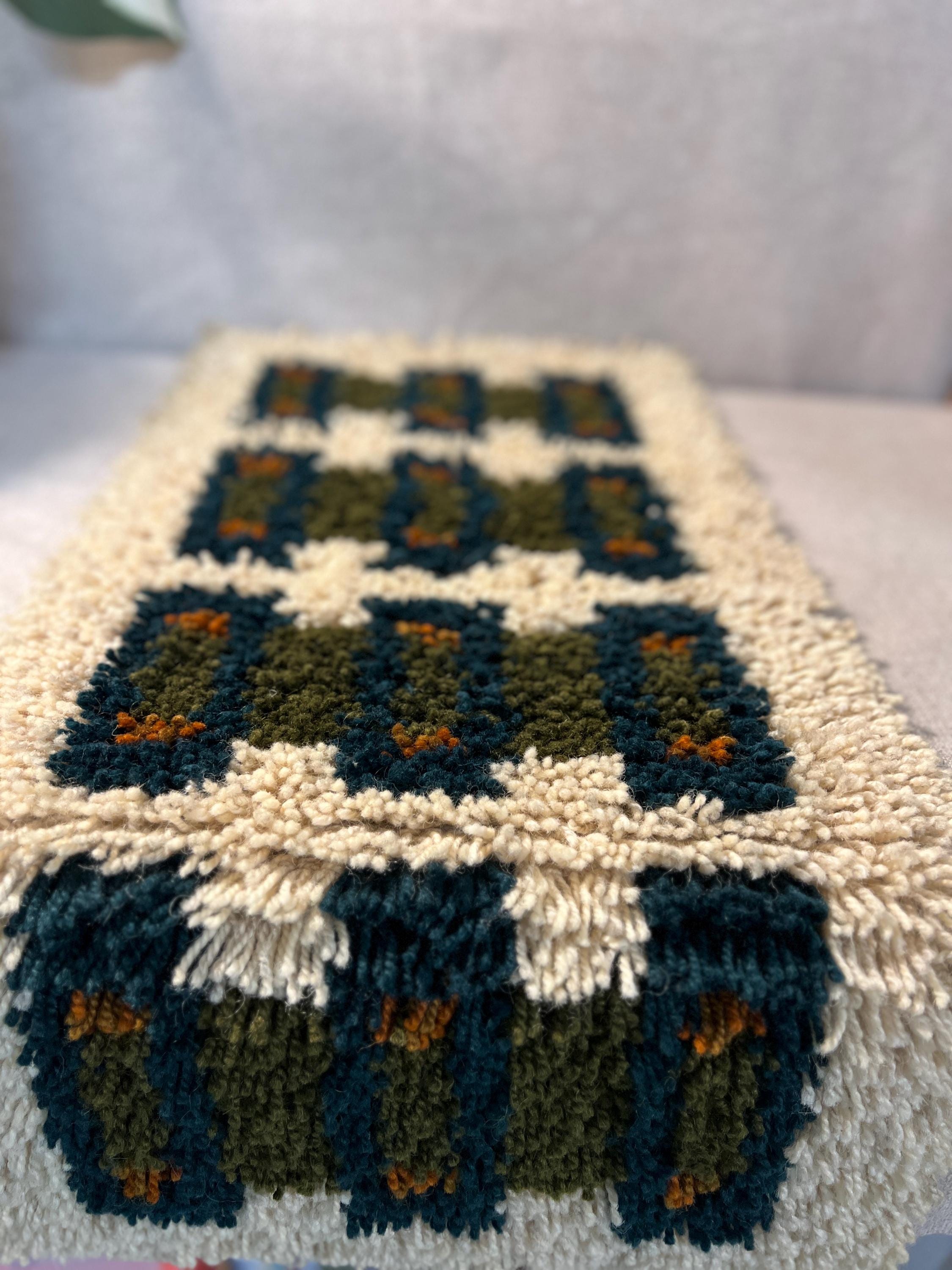 Rektangler model rug wall hanging made by Rauma-Rye Norway 1976 MCM with original tag 32x15