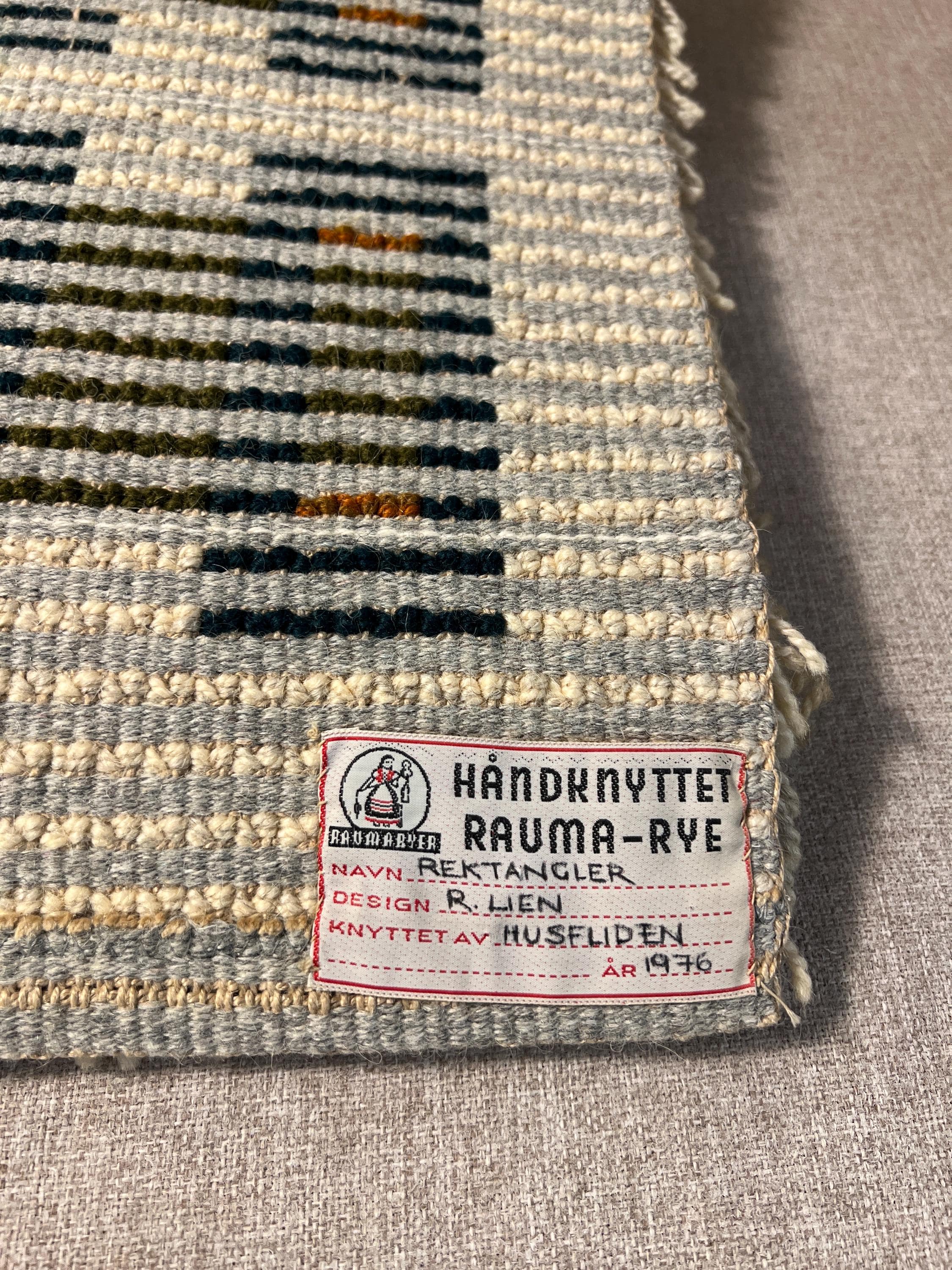 Rektangler model rug wall hanging made by Rauma-Rye Norway 1976 MCM with original tag 32x15