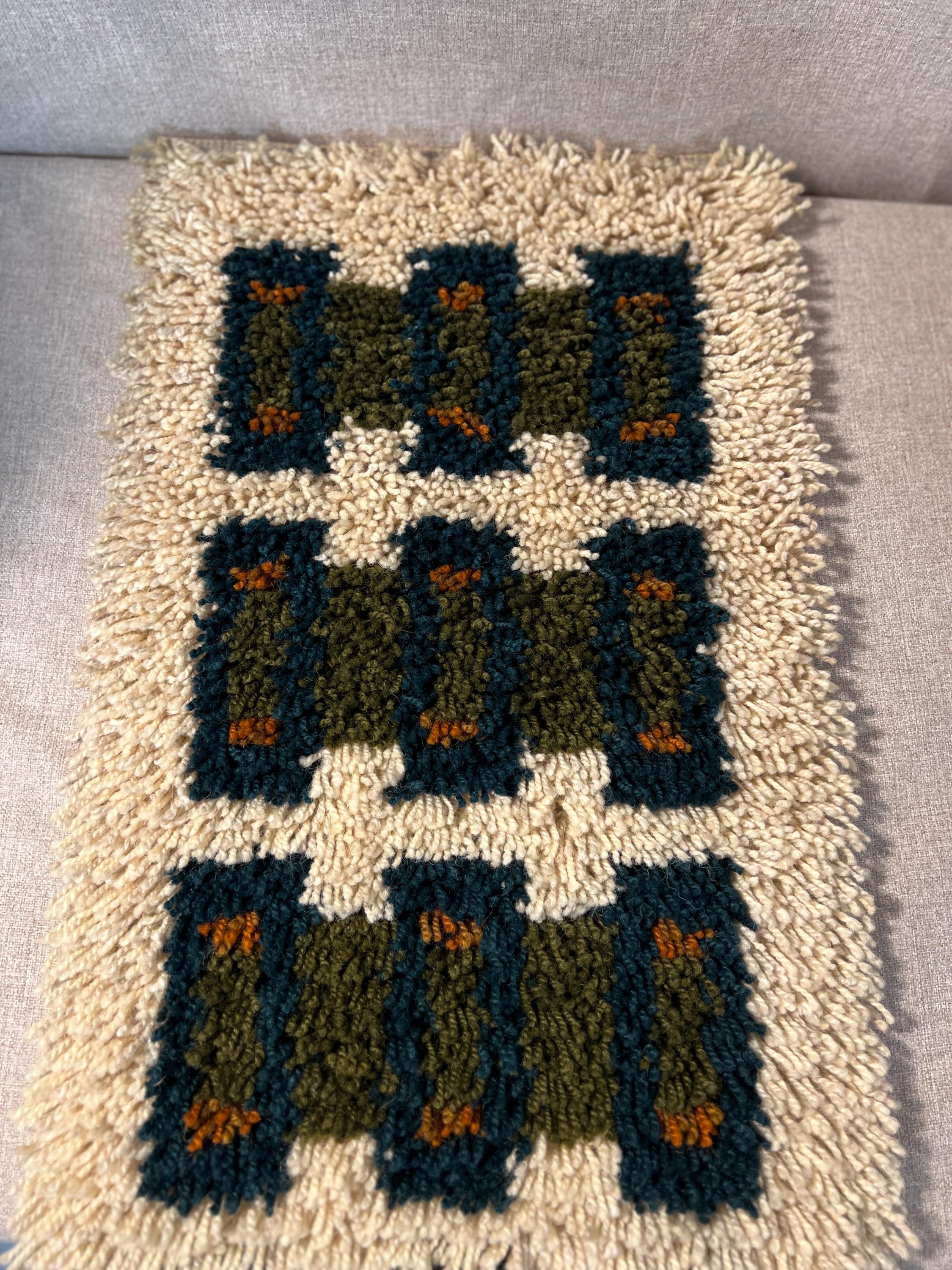 Rektangler model rug wall hanging made by Rauma-Rye Norway 1976 MCM with original tag 32x15