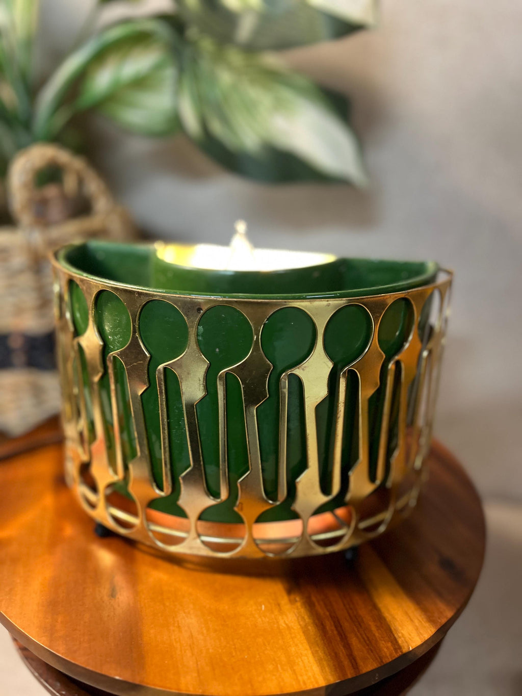 Sierra Columbia of Pasadena Tv Lamp 1950s MCM planter and Lamp Vintage MCM Green Ceramic Vase With Brass Holder Rounded In Front Pre-Owned
