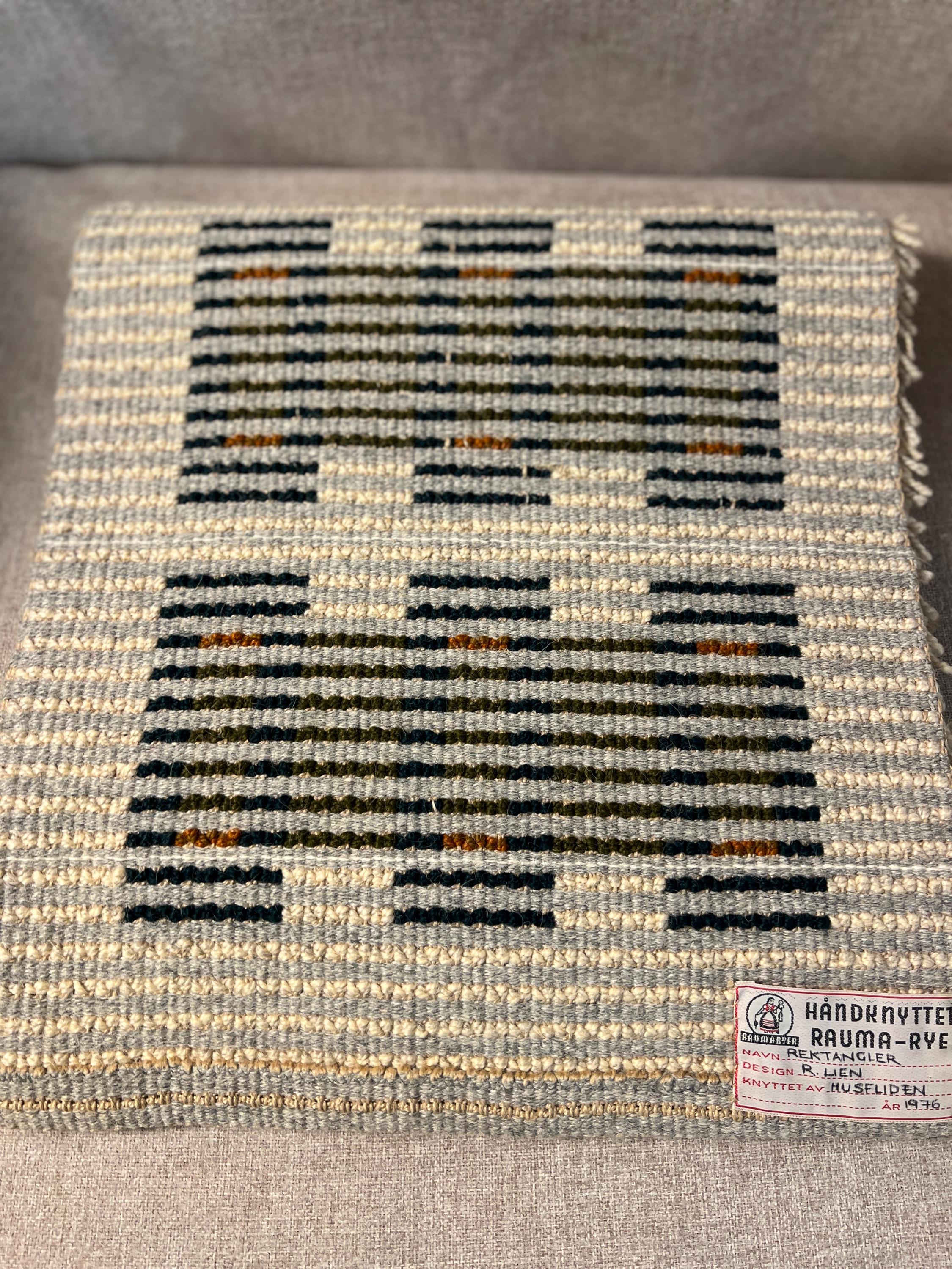 Rektangler model rug wall hanging made by Rauma-Rye Norway 1976 MCM with original tag 32x15