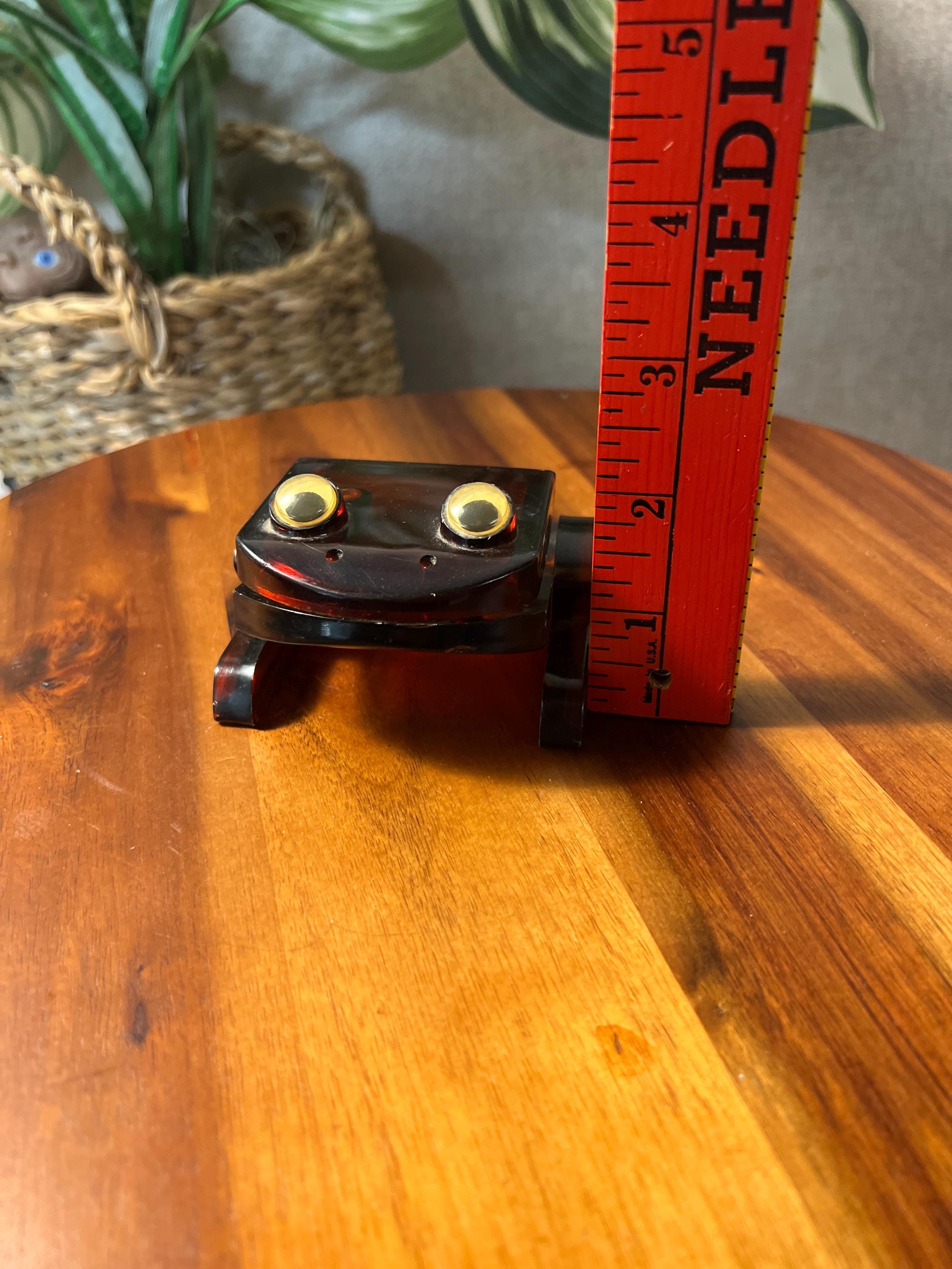 Vintage Lucite Acrylic  Frog Desktop Kitsch Letter Memo Holder With Googly Eyes 70s