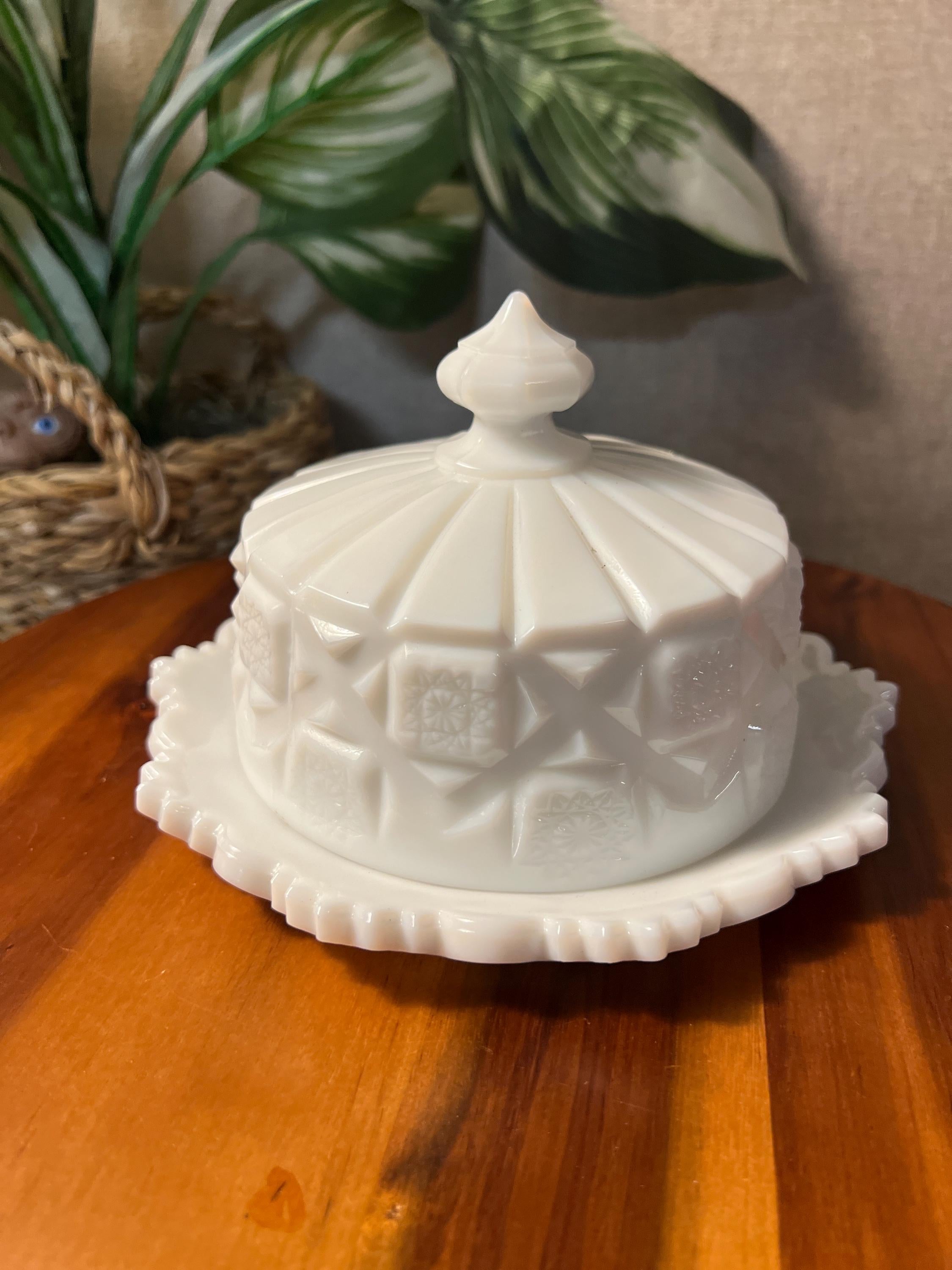 Vintage Westmoreland Milk Glass Old Quilt Round Covered Cheese Butter Dish
