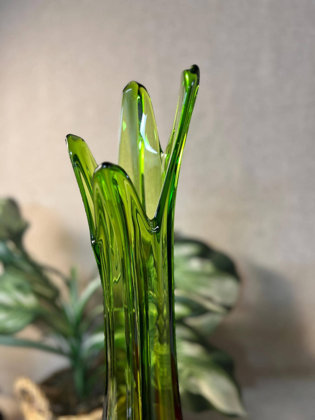 LE Smith Four Square 4 Finger Swung Vase Green MCM LE Smith Art Glass 21