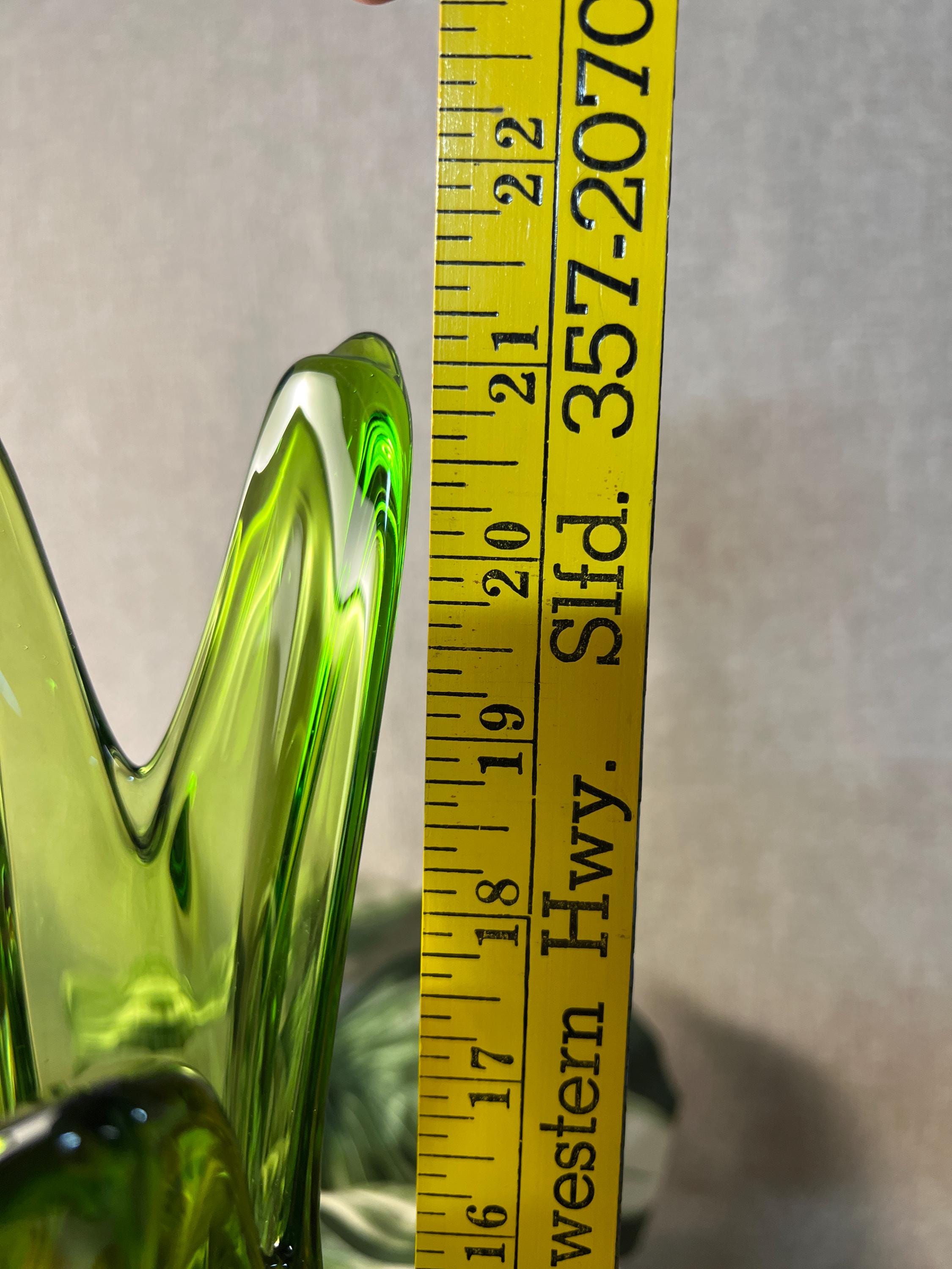 LE Smith Four Square 4 Finger Swung Vase Green MCM LE Smith Art Glass 21