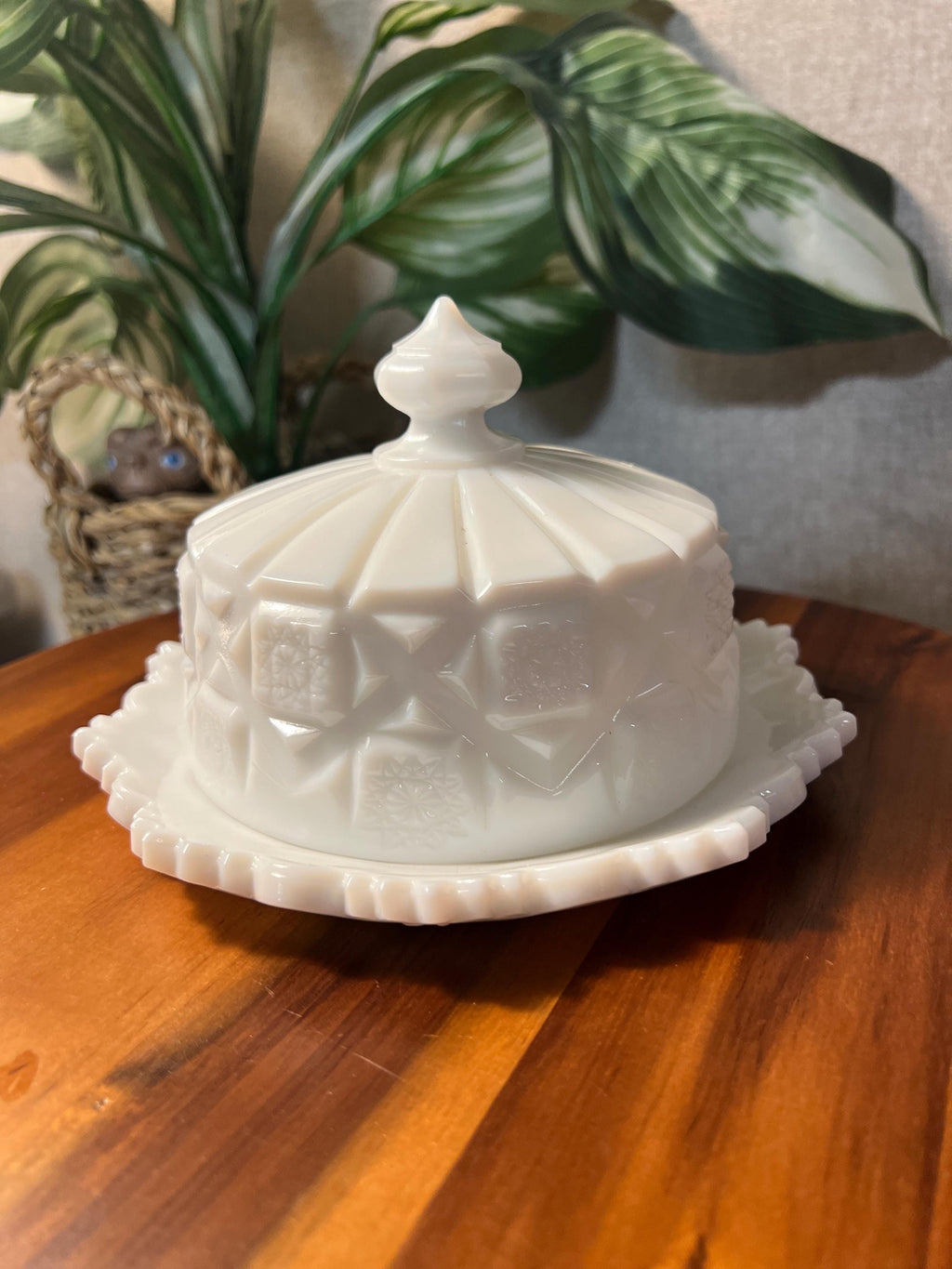 Vintage Westmoreland Milk Glass Old Quilt Round Covered Cheese Butter Dish