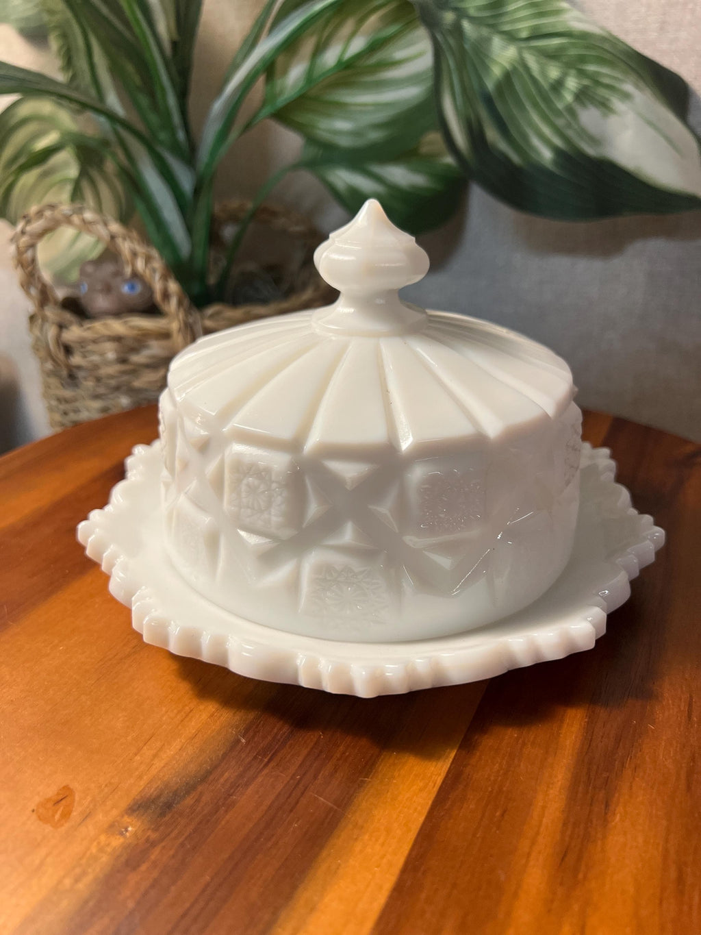 Vintage Westmoreland Milk Glass Old Quilt Round Covered Cheese Butter Dish