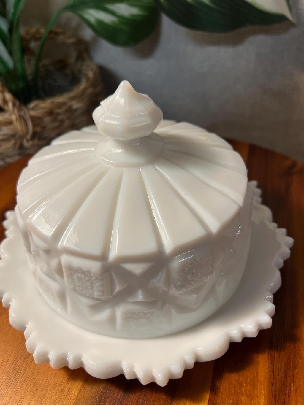 Vintage Westmoreland Milk Glass Old Quilt Round Covered Cheese Butter Dish