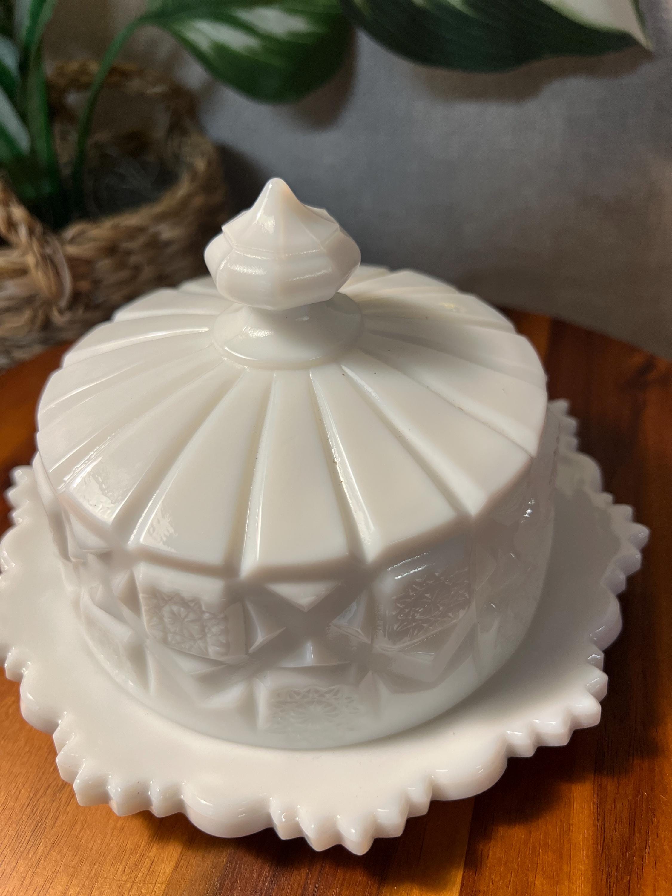 Vintage Westmoreland Milk Glass Old Quilt Round Covered Cheese Butter Dish