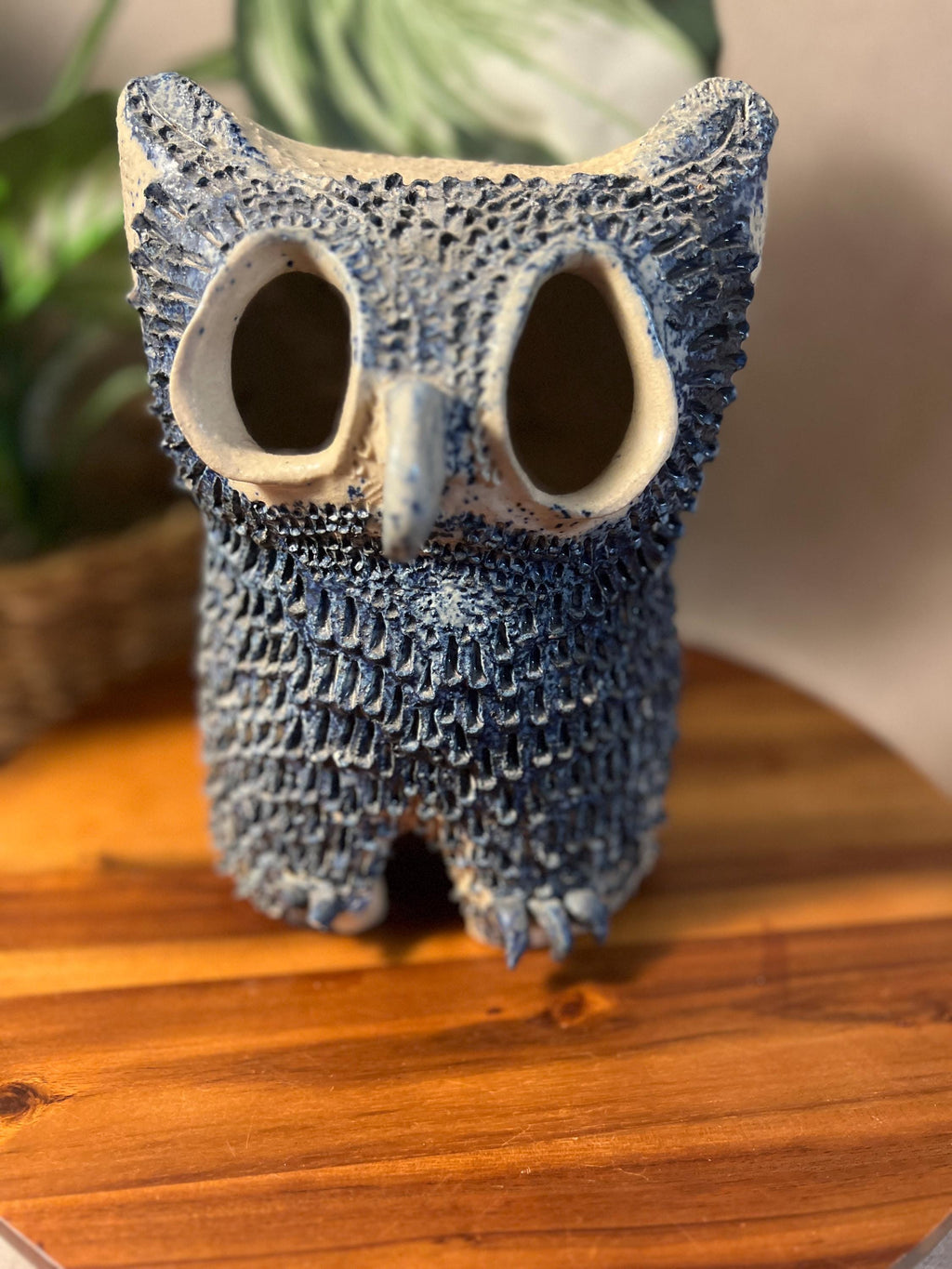 Vintage Ceramic Handmade Owl Statue see photos foot has chip