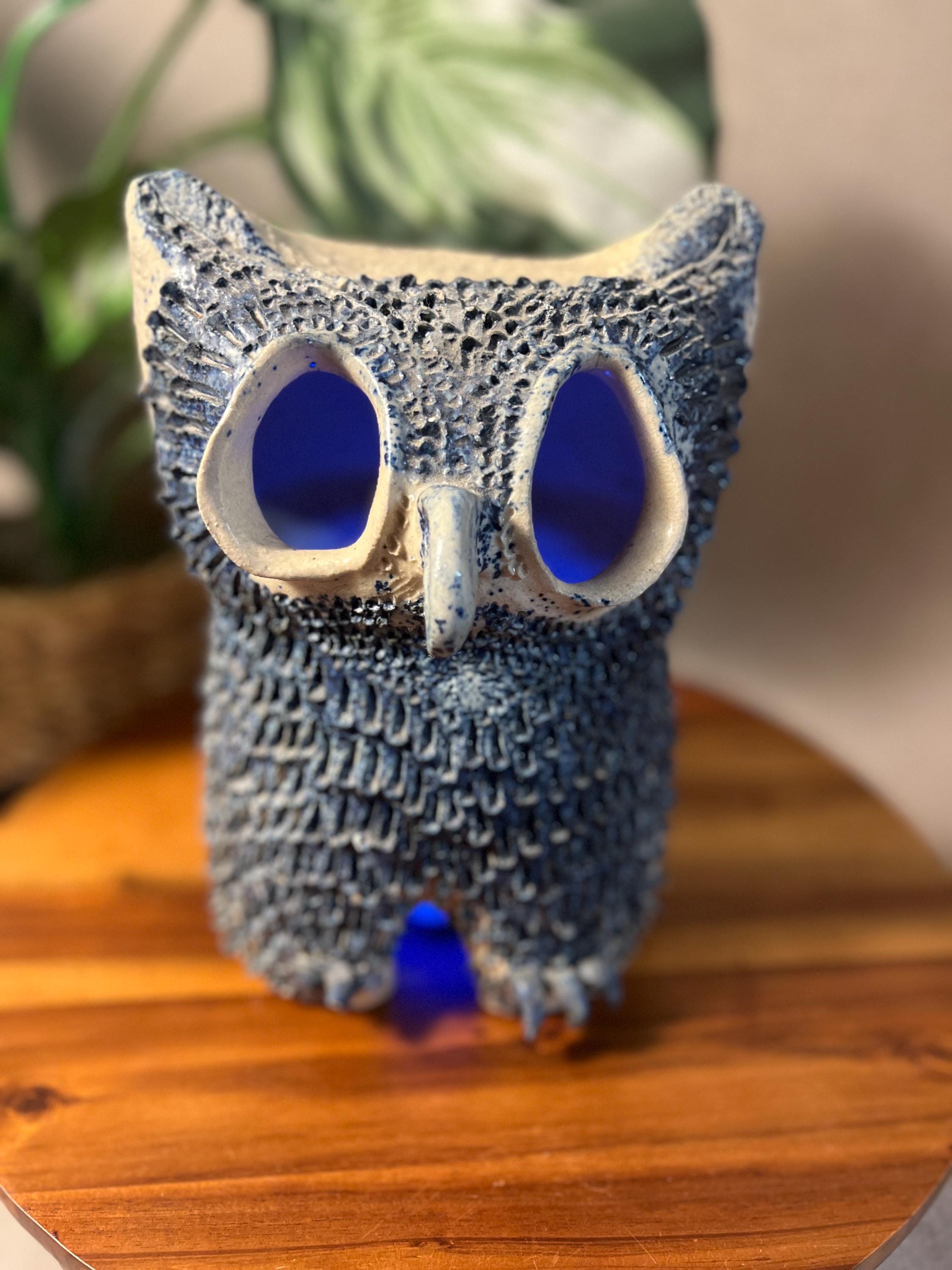 Vintage Ceramic Handmade Owl Statue see photos foot has chip
