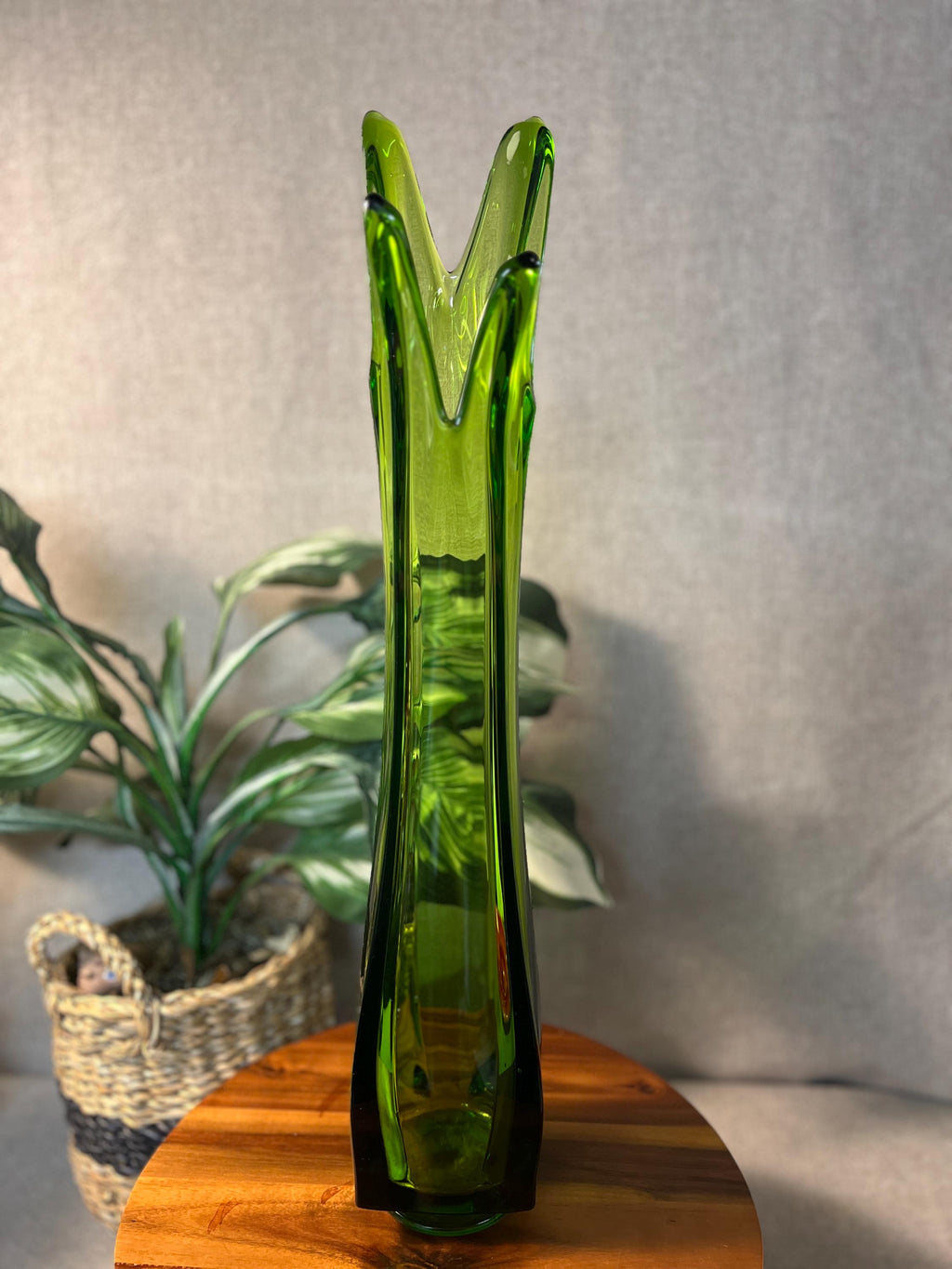 LE Smith Four Square 4 Finger Swung Vase Green MCM LE Smith Art Glass 21