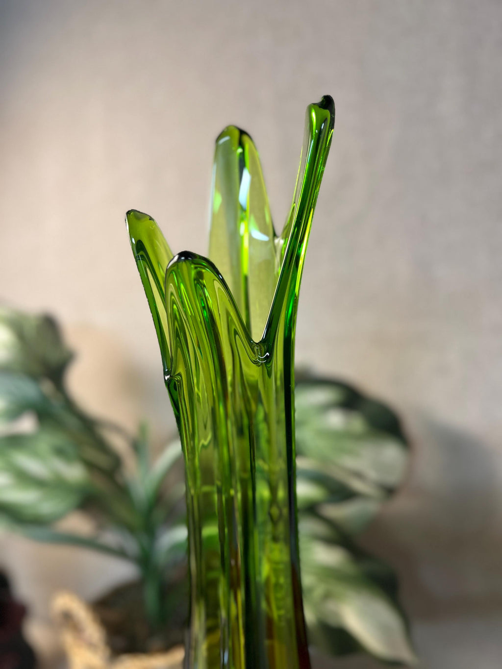 LE Smith Four Square 4 Finger Swung Vase Green MCM LE Smith Art Glass 21