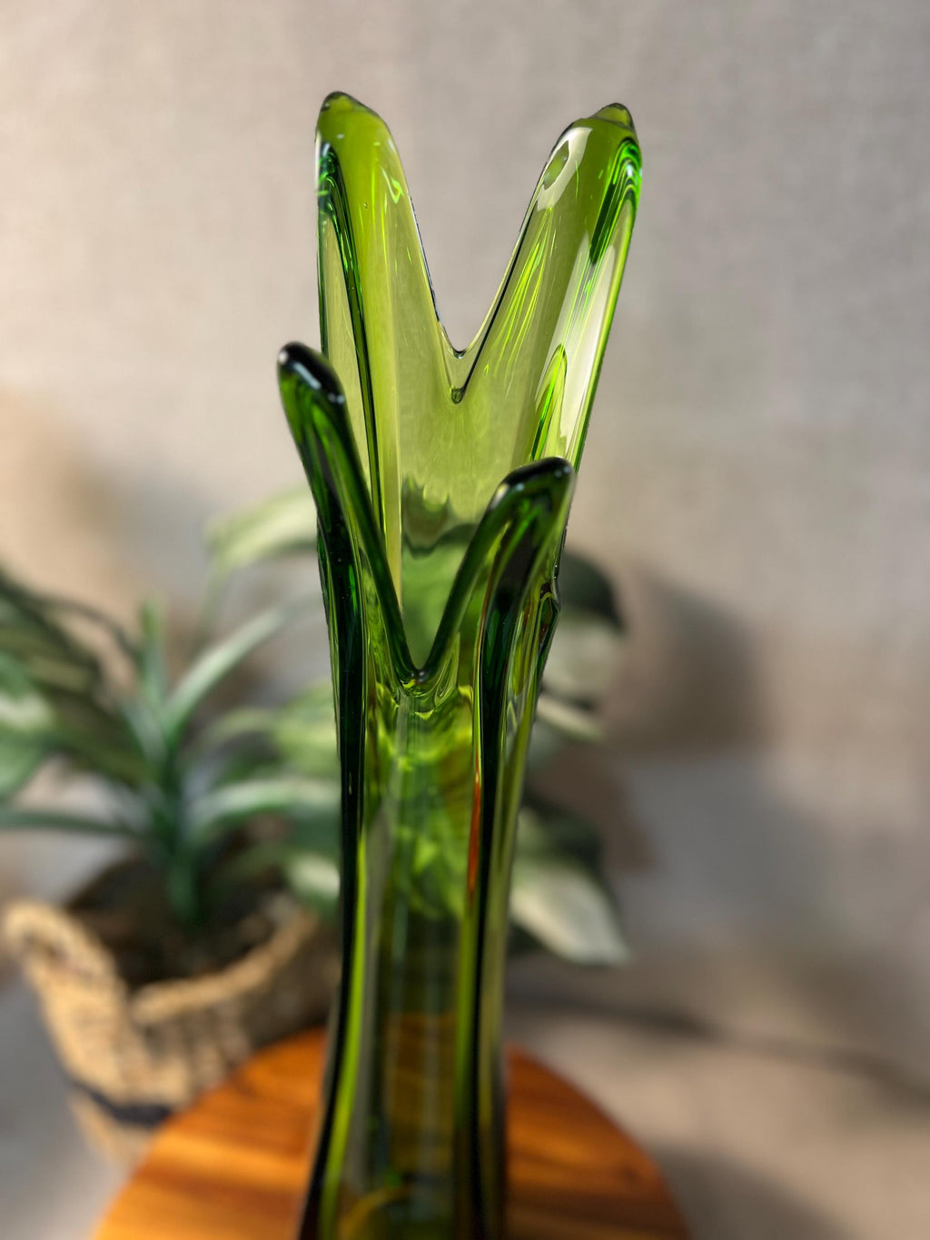 LE Smith Four Square 4 Finger Swung Vase Green MCM LE Smith Art Glass 21