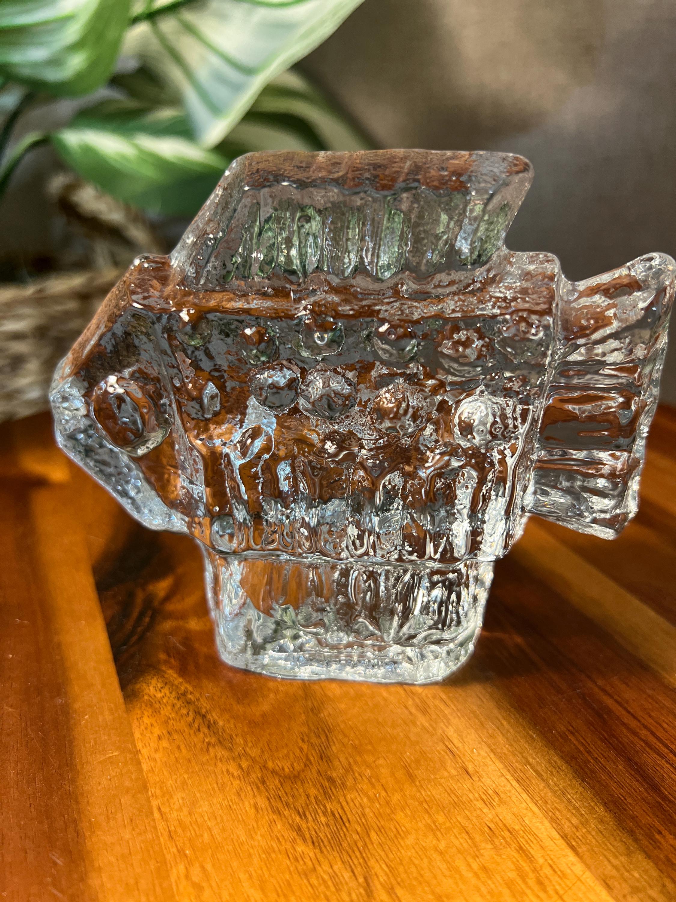 Vintage Uno Westerberg/Pukeberg Sweden Glass Modern Fish Figurine Paperweight