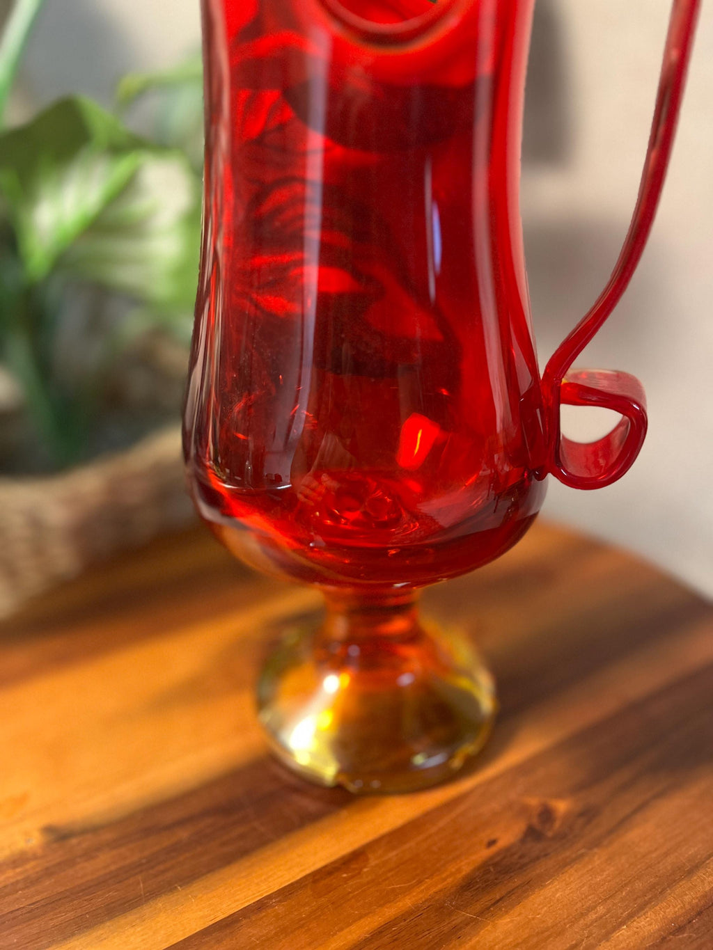 L.E. Smith Amberina Swung Glass Pitcher Vase — Footed Pedestal MCM