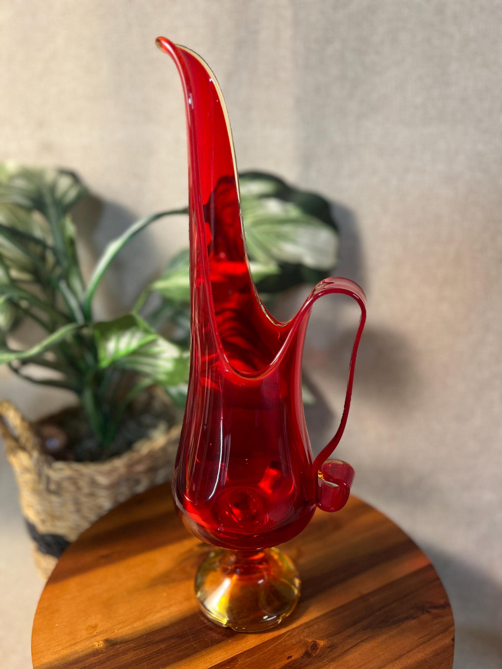 L.E. Smith Amberina Swung Glass Pitcher Vase — Footed Pedestal MCM